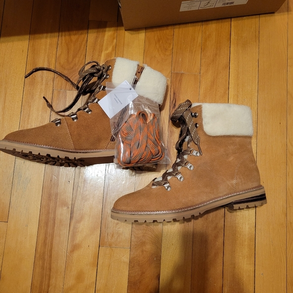 New in Box- Lands End Boots Size 7 - Picture 3 of 6